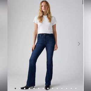 Levi’s Flare jeans 29x32 NWT dark wash